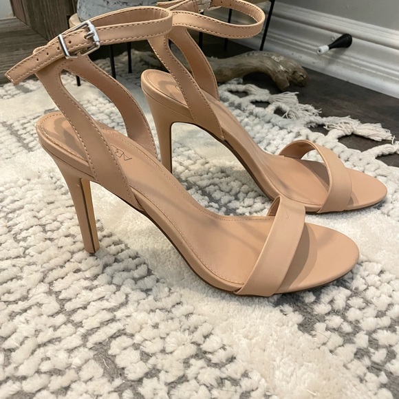 Abound Nude 3” heels - size 10 - Picture 2 of 4